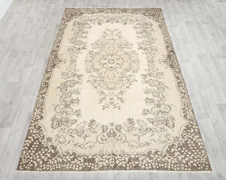 Neutral Oushak Rug 5' 6" x 9' 2" | No. VR33297