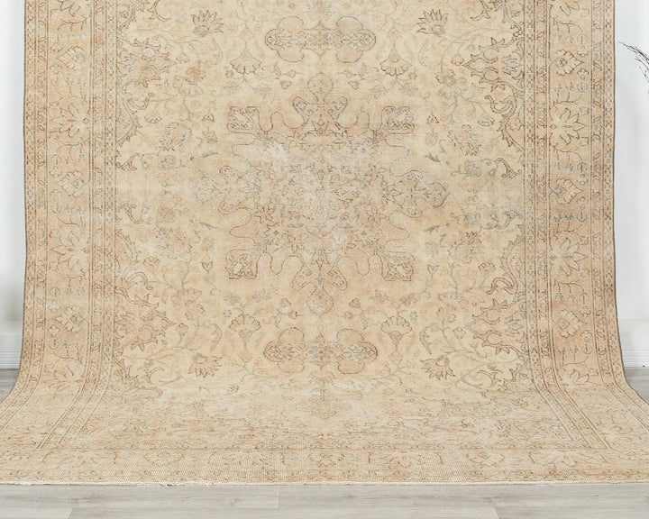 Beige Oushak Rug 6' 6" x 9' 5" | No. VR88256