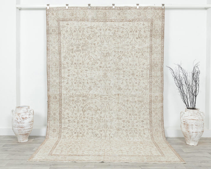 Beige Oushak Rug 6' 1" x 9' 7" | No. VR96176