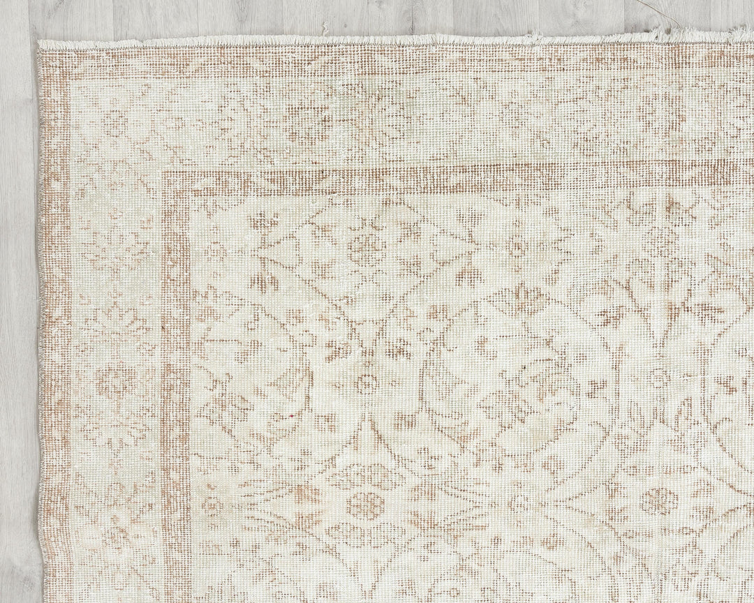 Beige Oushak Rug 6' 1" x 9' 7" | No. VR96176