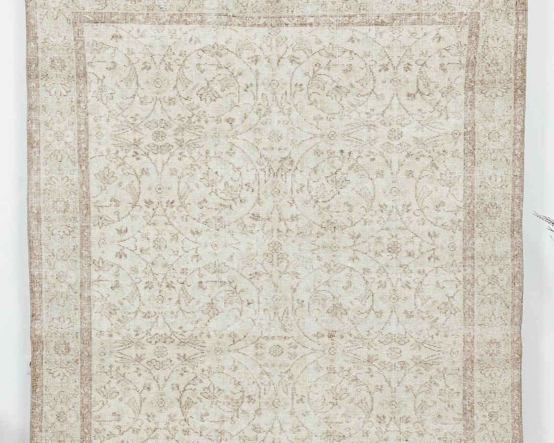 Beige Oushak Rug 6' 1" x 9' 7" | No. VR96176