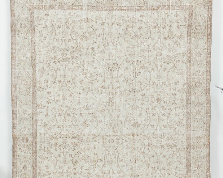 Beige Oushak Rug 6' 1" x 9' 7" | No. VR96176
