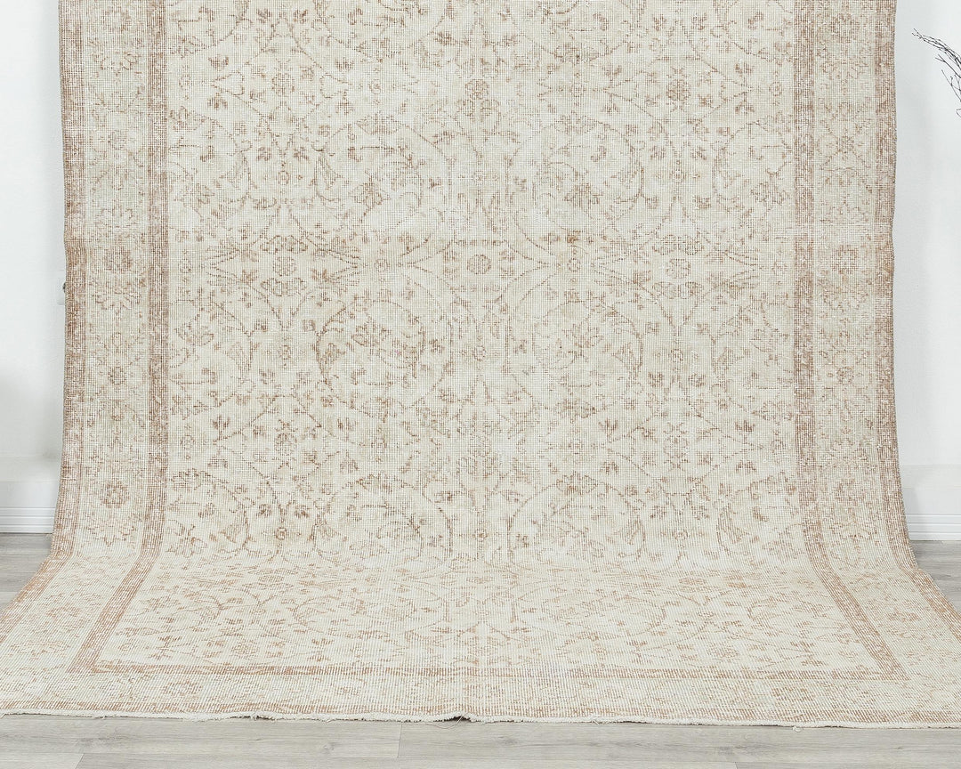 Beige Oushak Rug 6' 1" x 9' 7" | No. VR96176
