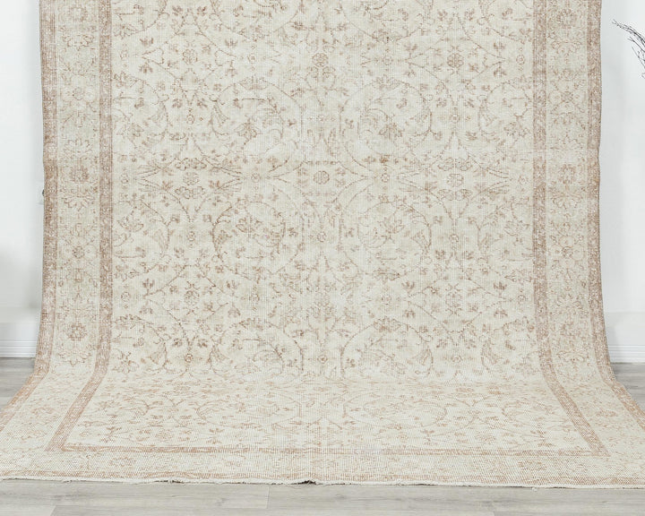 Beige Oushak Rug 6' 1" x 9' 7" | No. VR96176