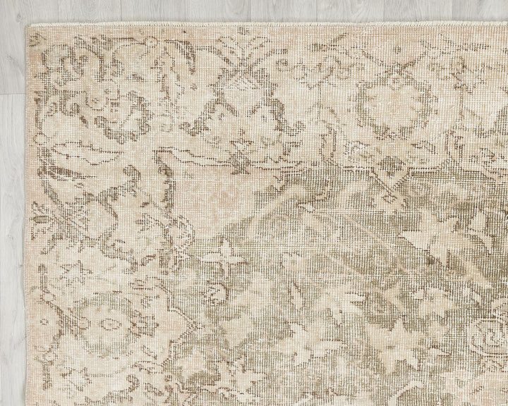 Neutral Oushak Rug 6' 7" x 10' | No. VR59733