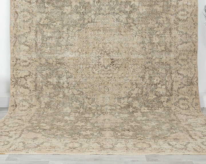Neutral Oushak Rug 6' 7" x 10' | No. VR59733