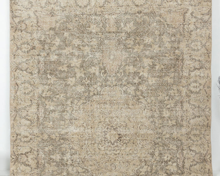 Neutral Oushak Rug 6' 7" x 10' | No. VR59733