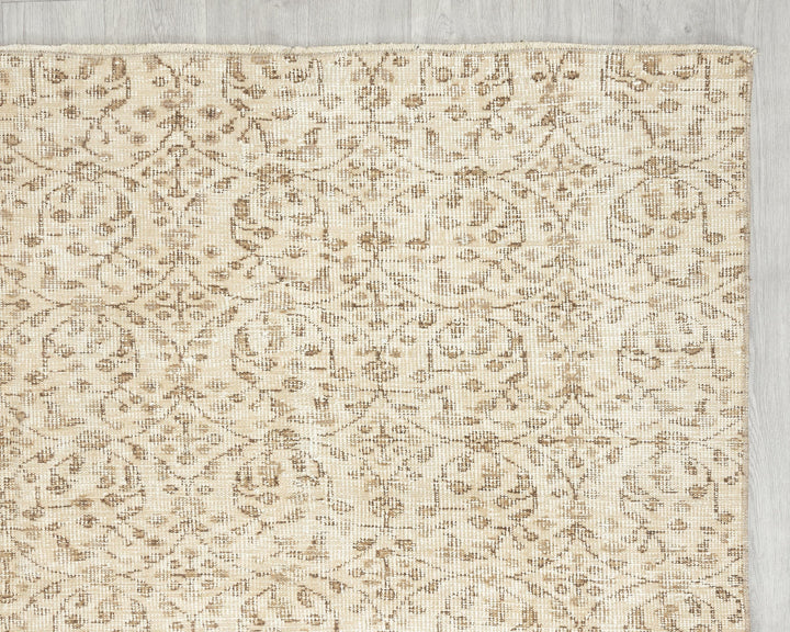 Beige Oushak Rug 6' 1" x 9' 2" | No. VR31280