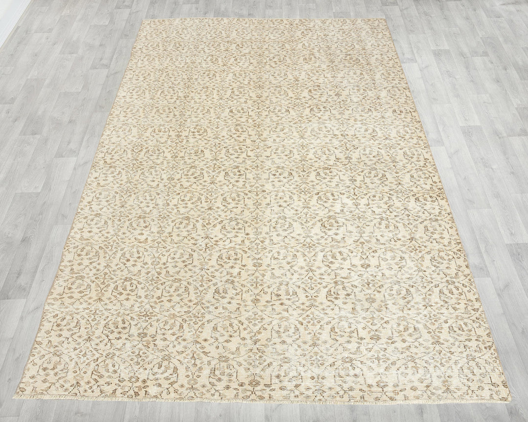 Beige Oushak Rug 6' 1" x 9' 2" | No. VR31280