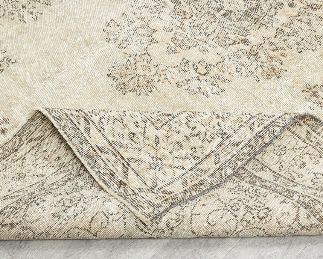 Beige Oushak Rug 6' 8" x 9' 2" | No. VR27254