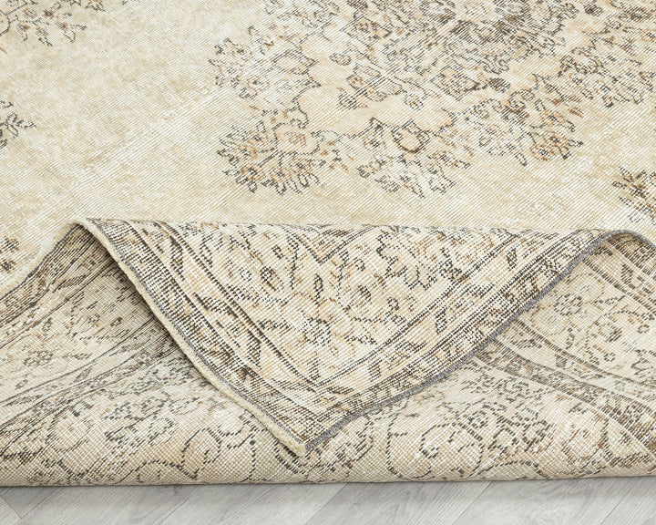 Beige Oushak Rug 6' 8" x 9' 2" | No. VR27254