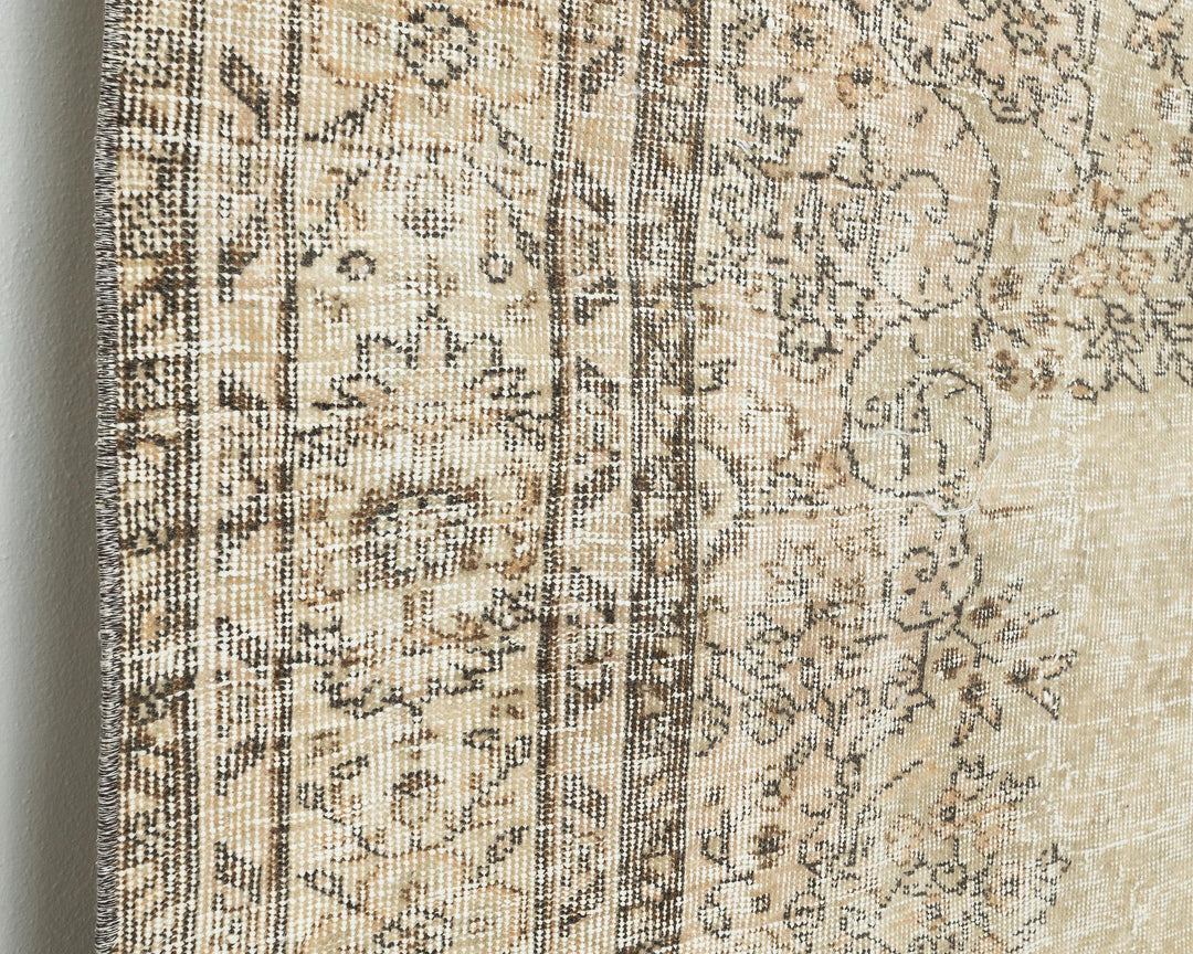 Beige Oushak Rug 6' 8" x 9' 2" | No. VR27254