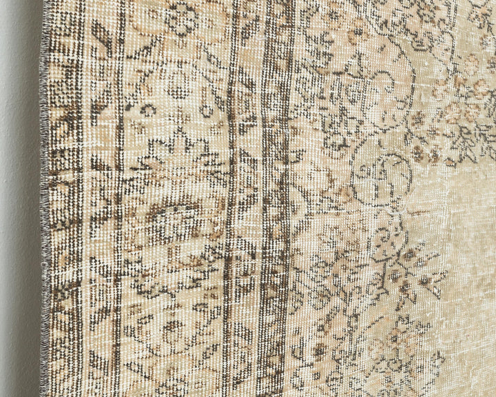 Beige Oushak Rug 6' 8" x 9' 2" | No. VR27254
