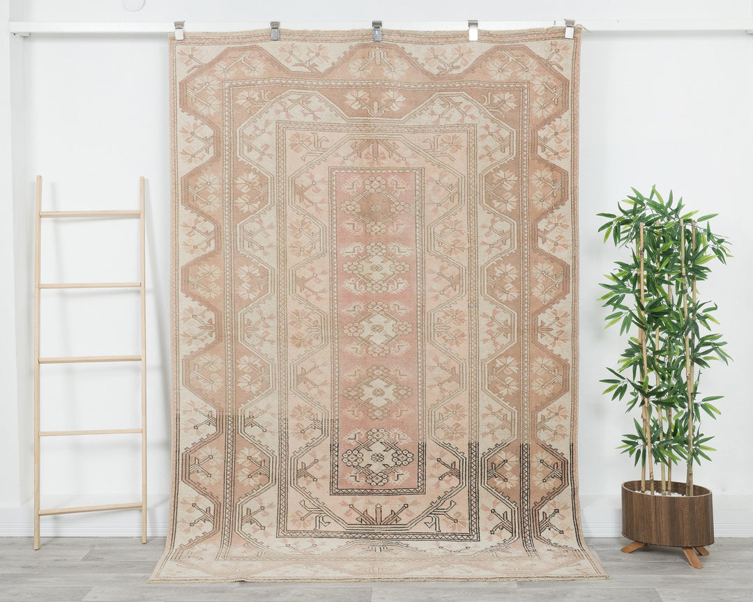 Beige Oushak Rug 7' 10" x 5' 7" | No. VR24369