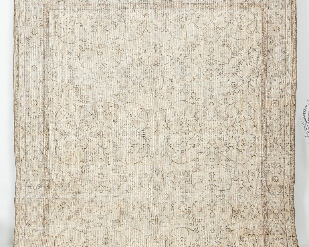 Beige Oushak Rug 6' 6" x 10' | No. VR53830