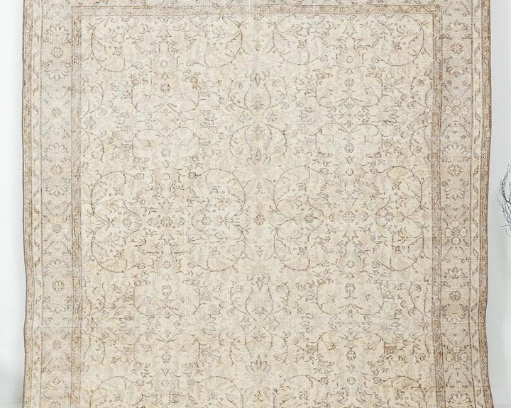 Beige Oushak Rug 6' 6" x 10' | No. VR53830