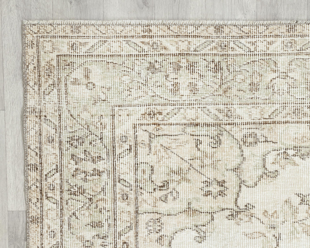 Beige Oushak Rug 6' 1" x 9' 5" | No. VR86268
