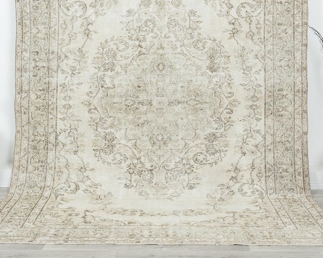 Beige Oushak Rug 6' 1" x 9' 5" | No. VR86268