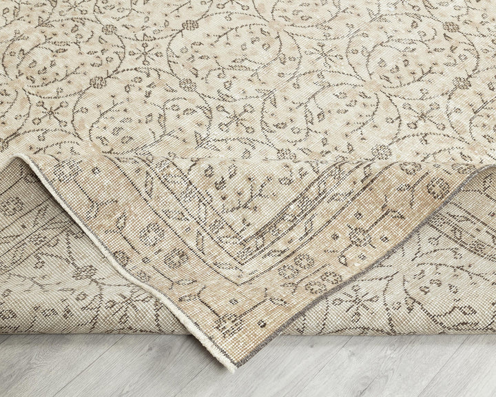 Beige Oushak Rug 6' x 9' 4" | No. VR60672