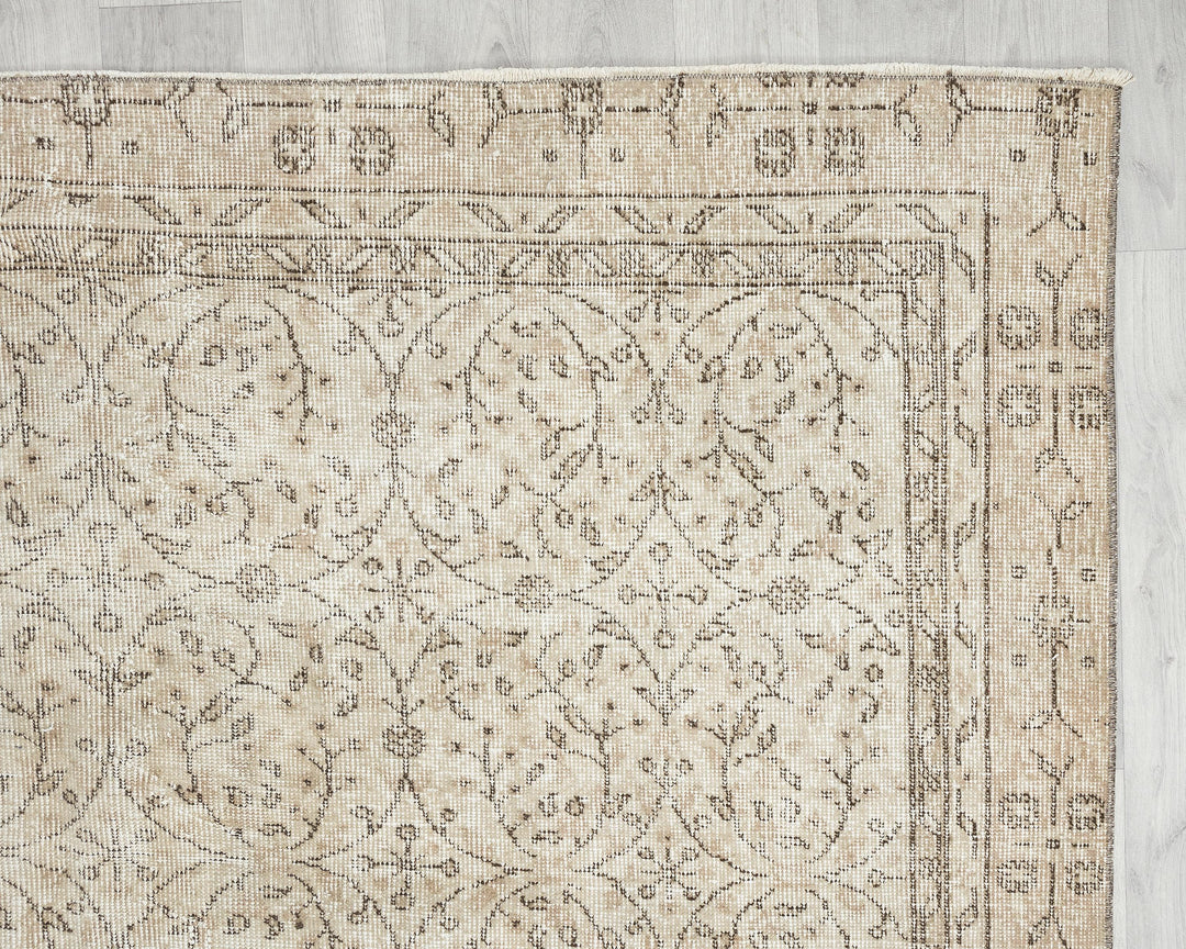 Beige Oushak Rug 6' x 9' 4" | No. VR60672