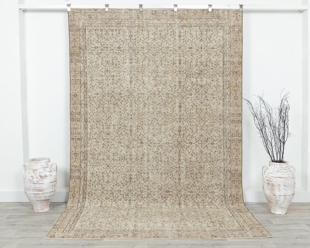 Beige Oushak Rug 6' x 9' 4" | No. VR60672
