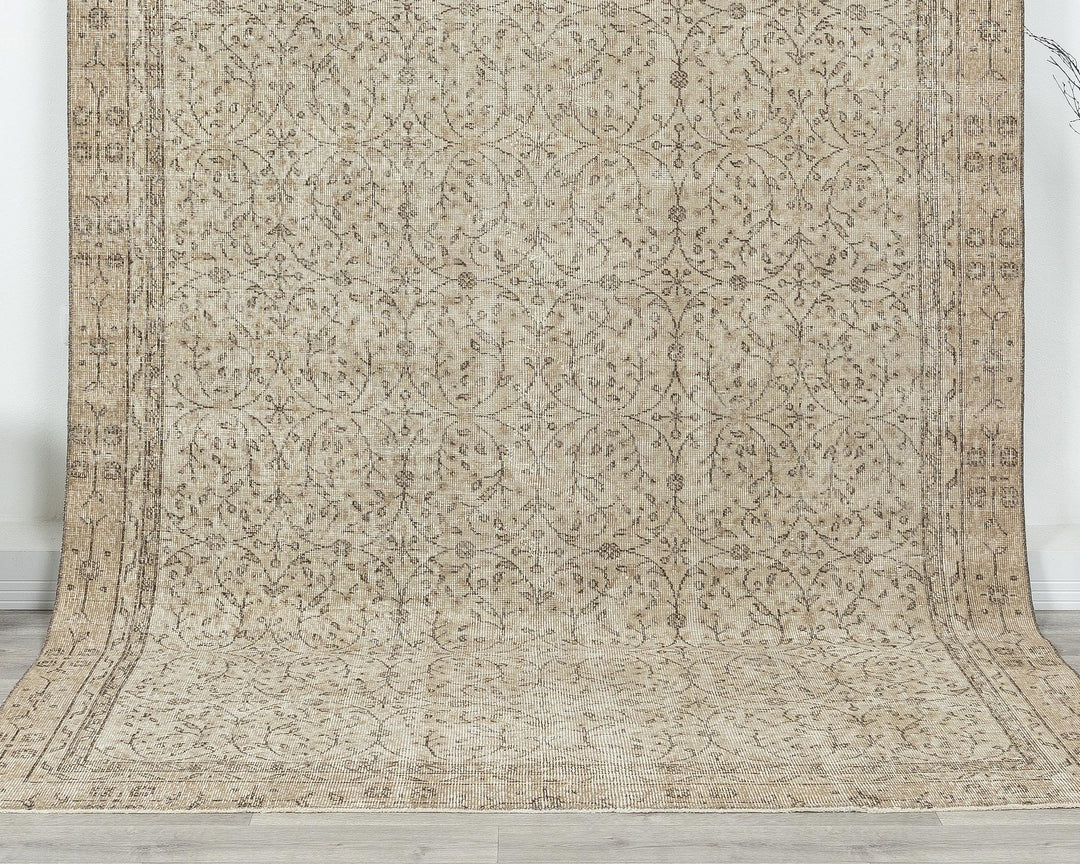 Beige Oushak Rug 6' x 9' 4" | No. VR60672