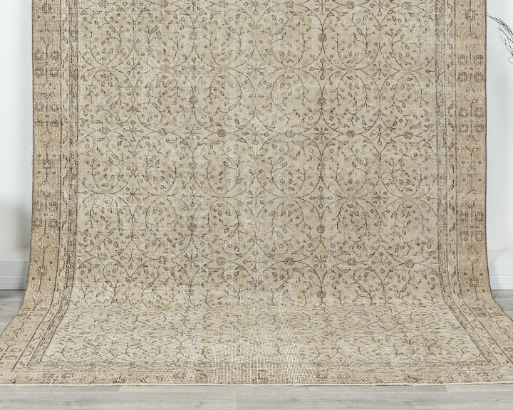 Beige Oushak Rug 6' x 9' 4" | No. VR60672