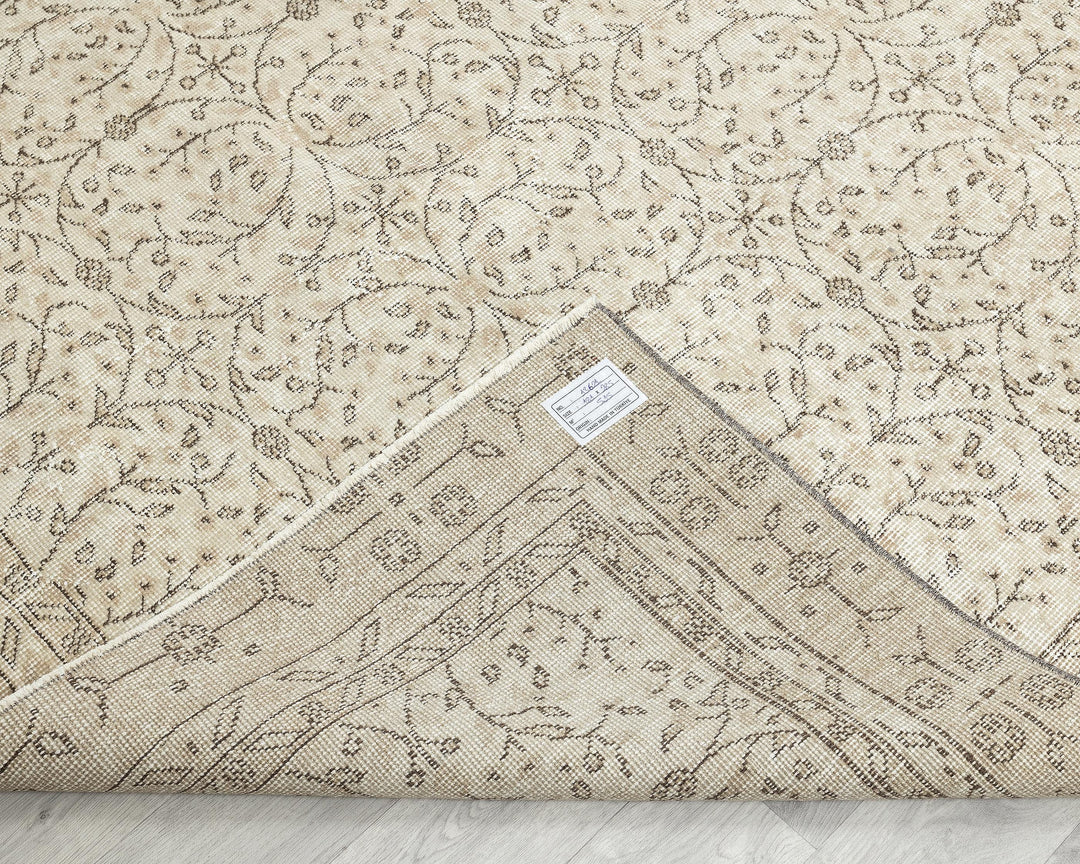 Beige Oushak Rug 6' x 9' 4" | No. VR60672