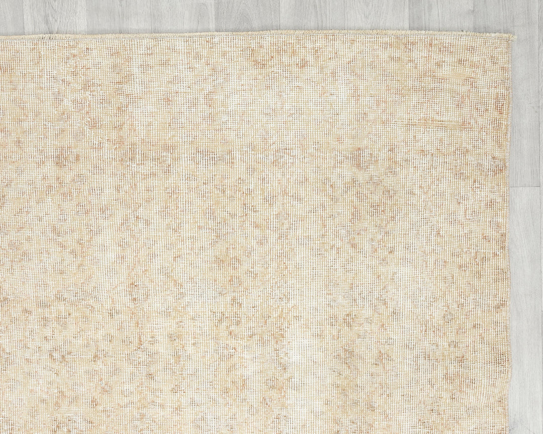 Beige Oushak Rug 6' 7" x 9' 10" | No. VR56890