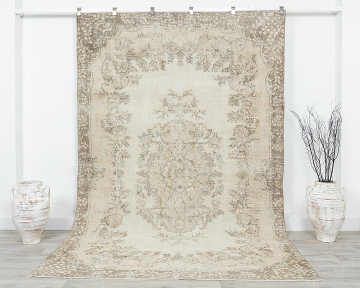 Beige Oushak Rug 6' 4" x 9' 11" | No. VR19123