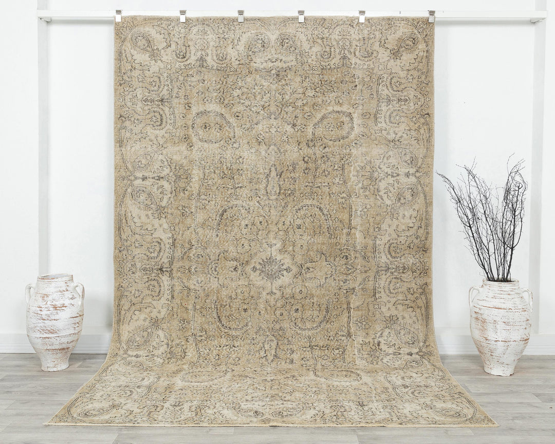 Neutral Oushak Rug 6' 5" x 9' 8" | No. VR84821