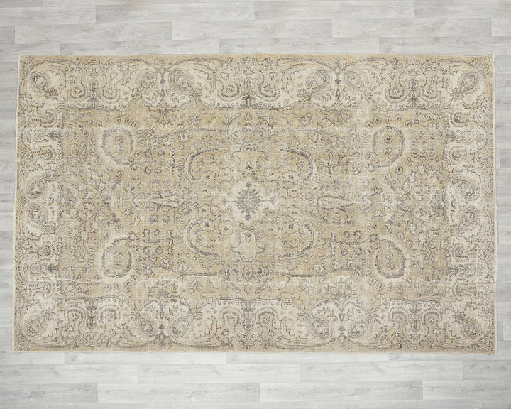 Neutral Oushak Rug 6' 5" x 9' 8" | No. VR84821