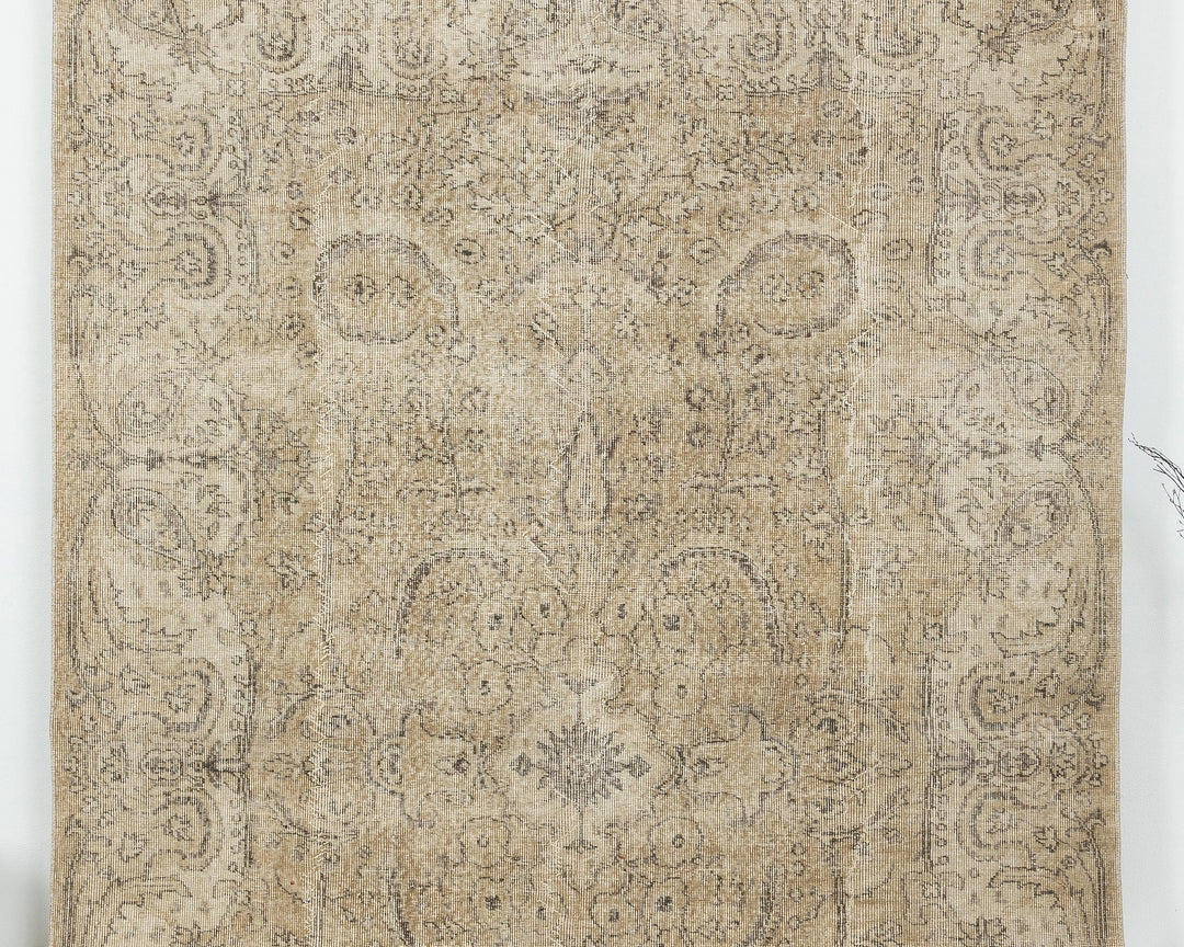 Neutral Oushak Rug 6' 5" x 9' 8" | No. VR84821