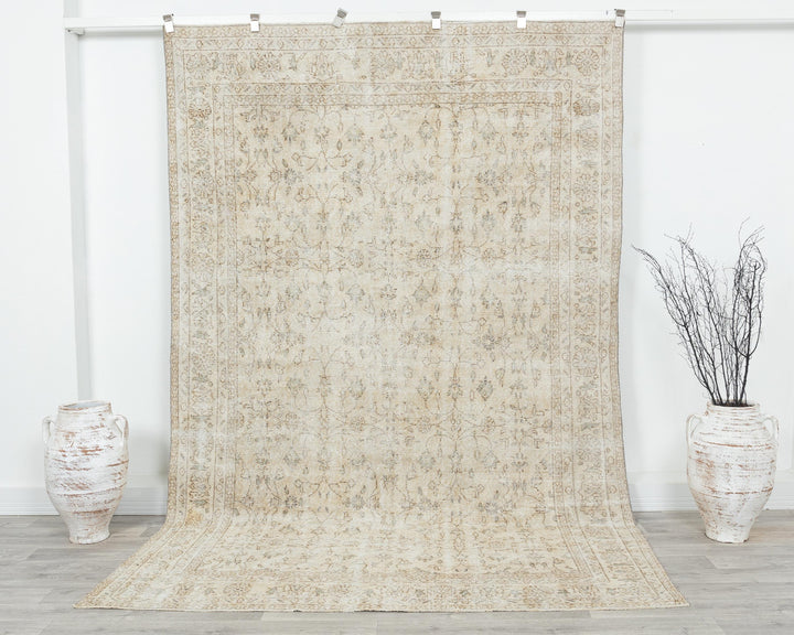 Beige Oushak Rug 6' 1" x 9' 5" | No. VR59965