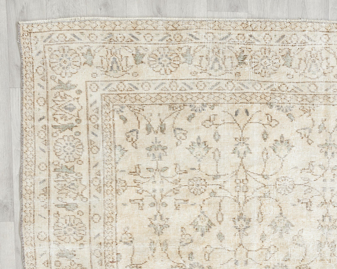 Beige Oushak Rug 6' 1" x 9' 5" | No. VR59965