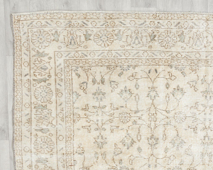 Beige Oushak Rug 6' 1" x 9' 5" | No. VR59965