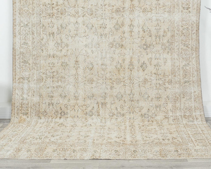 Beige Oushak Rug 6' 1" x 9' 5" | No. VR59965