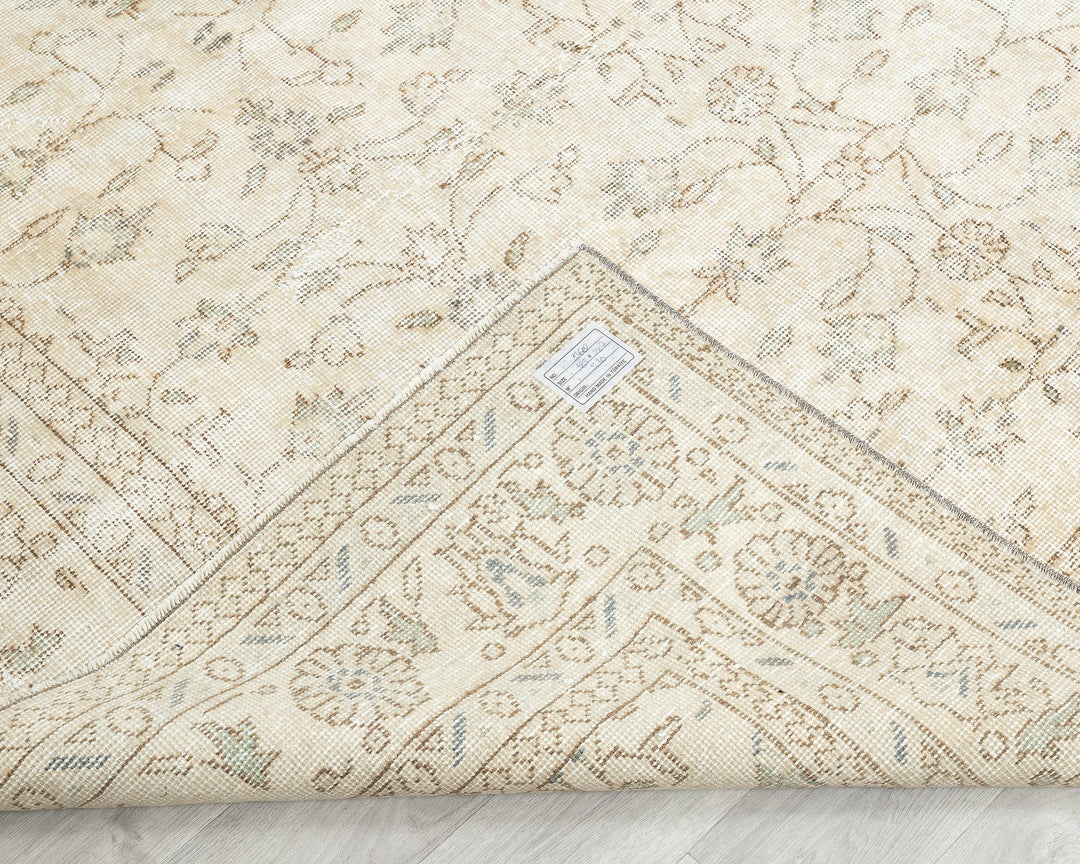 Beige Oushak Rug 6' 1" x 9' 5" | No. VR59965