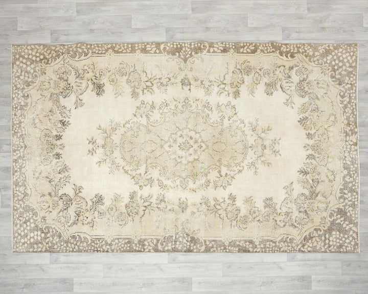 Beige Oushak Rug 6' 1" x 9' 7" | No. VR31131