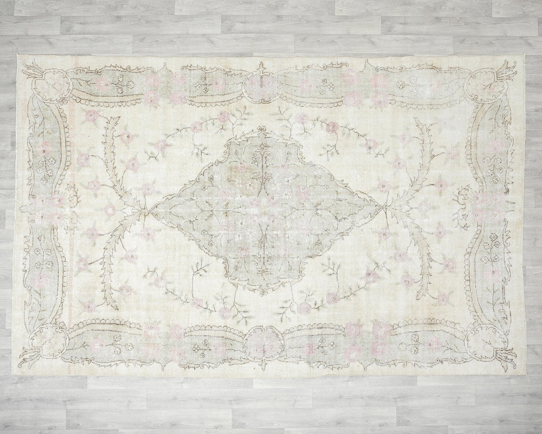 Beige Oushak Rug 6' 7" x 10' 1" | No. VR28674