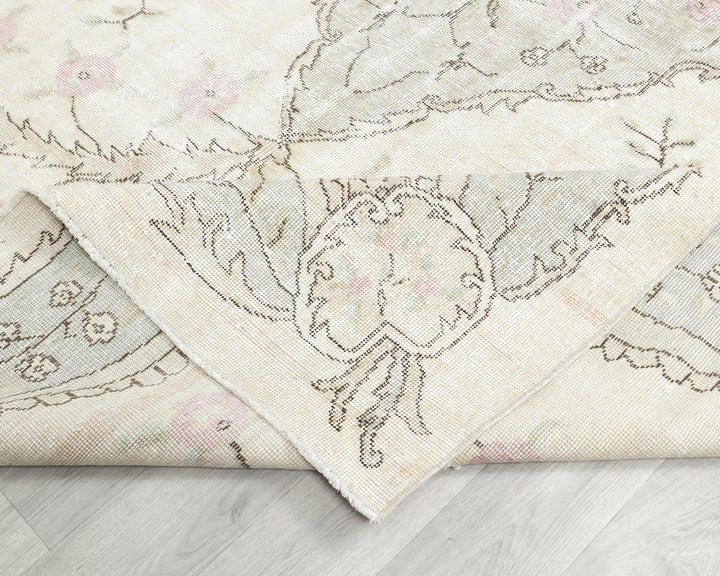 Beige Oushak Rug 6' 7" x 10' 1" | No. VR28674