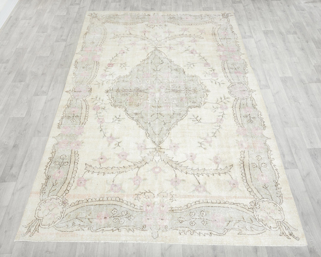 Beige Oushak Rug 6' 7" x 10' 1" | No. VR28674