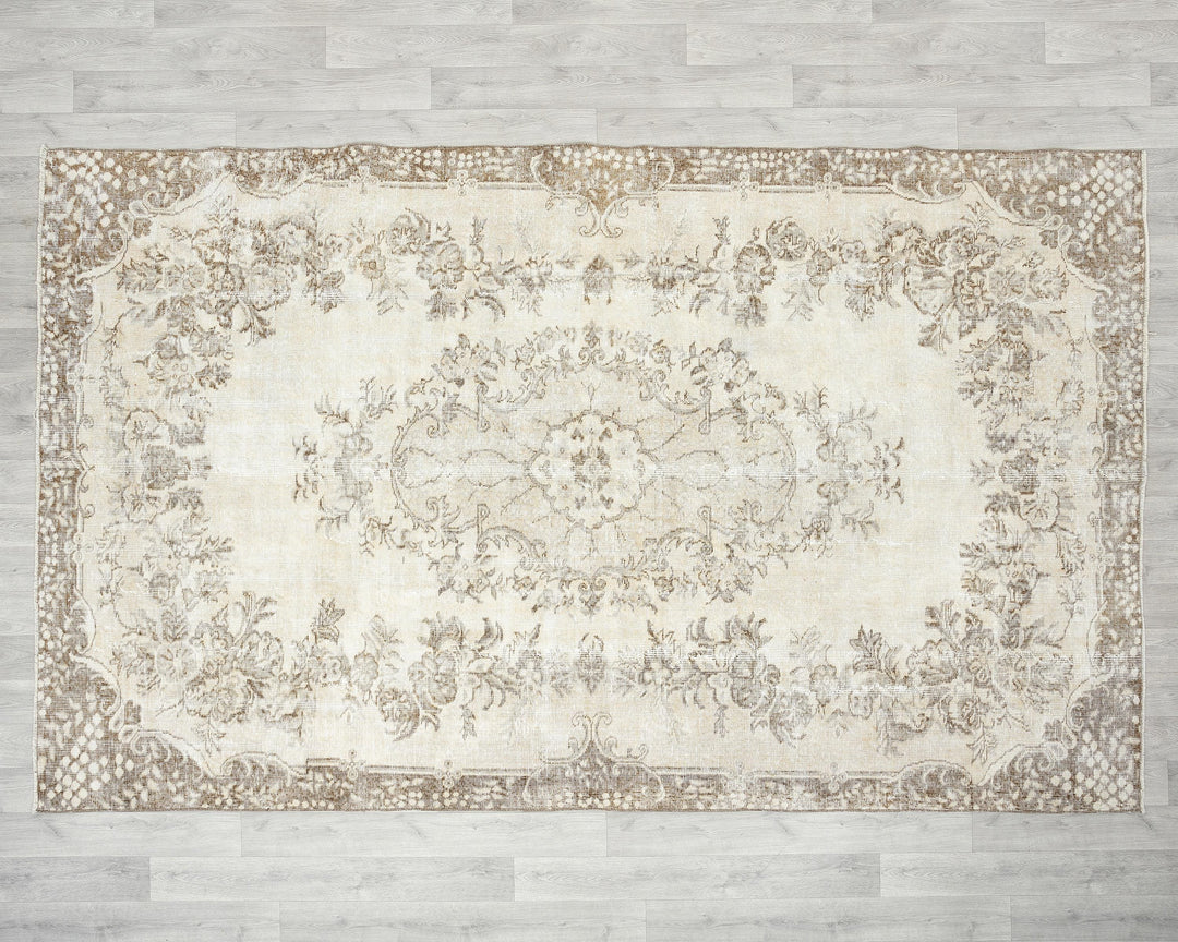 Beige Oushak Rug 6' 1" x 9' 11" | No. VR88946