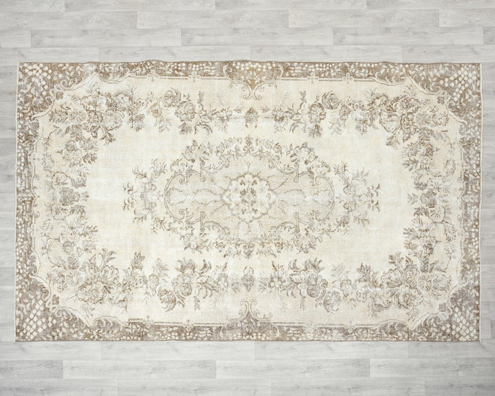 Beige Oushak Rug 6' 1" x 9' 11" | No. VR88946