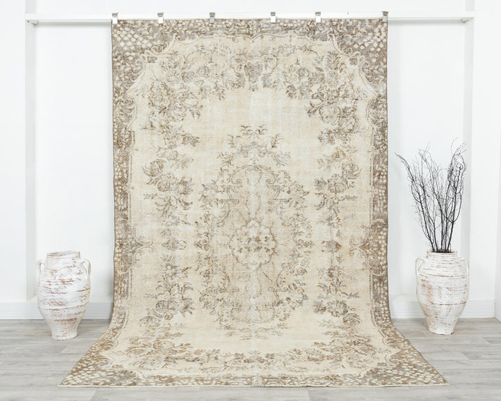 Beige Oushak Rug 6' 1" x 9' 11" | No. VR88946