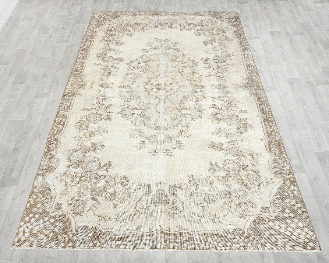 Beige Oushak Rug 6' 1" x 9' 11" | No. VR88946