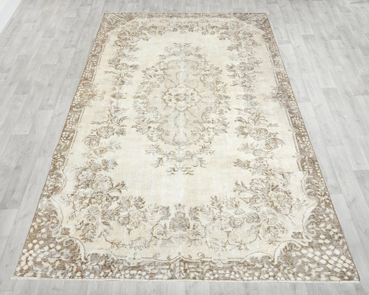 Beige Oushak Rug 6' 1" x 9' 11" | No. VR88946
