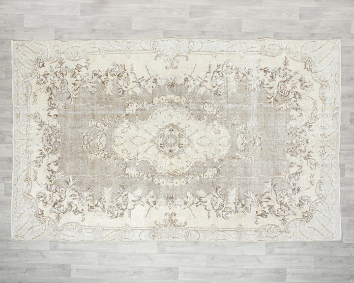 Neutral Oushak Rug 6' 2" x 9' 8" | No. VR62615
