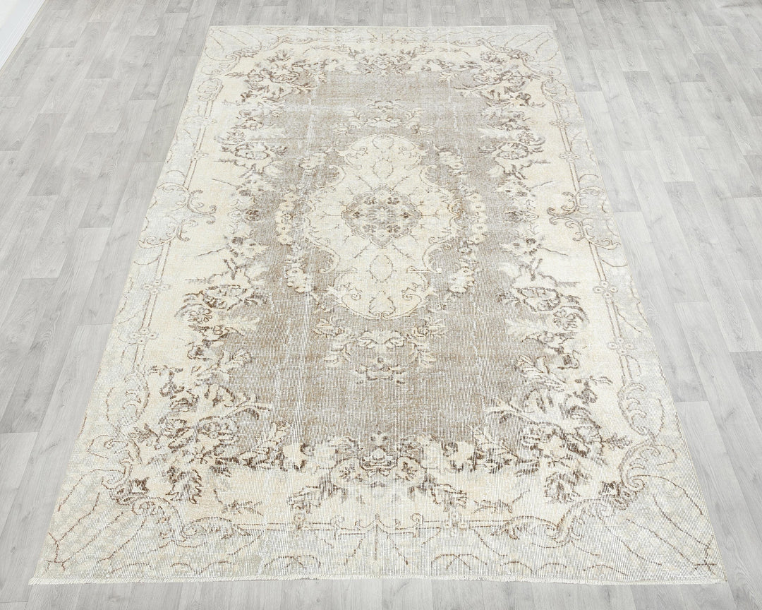 Neutral Oushak Rug 6' 2" x 9' 8" | No. VR62615
