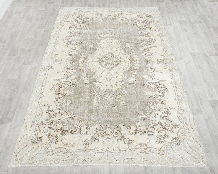 Neutral Oushak Rug 6' 2" x 9' 8" | No. VR62615